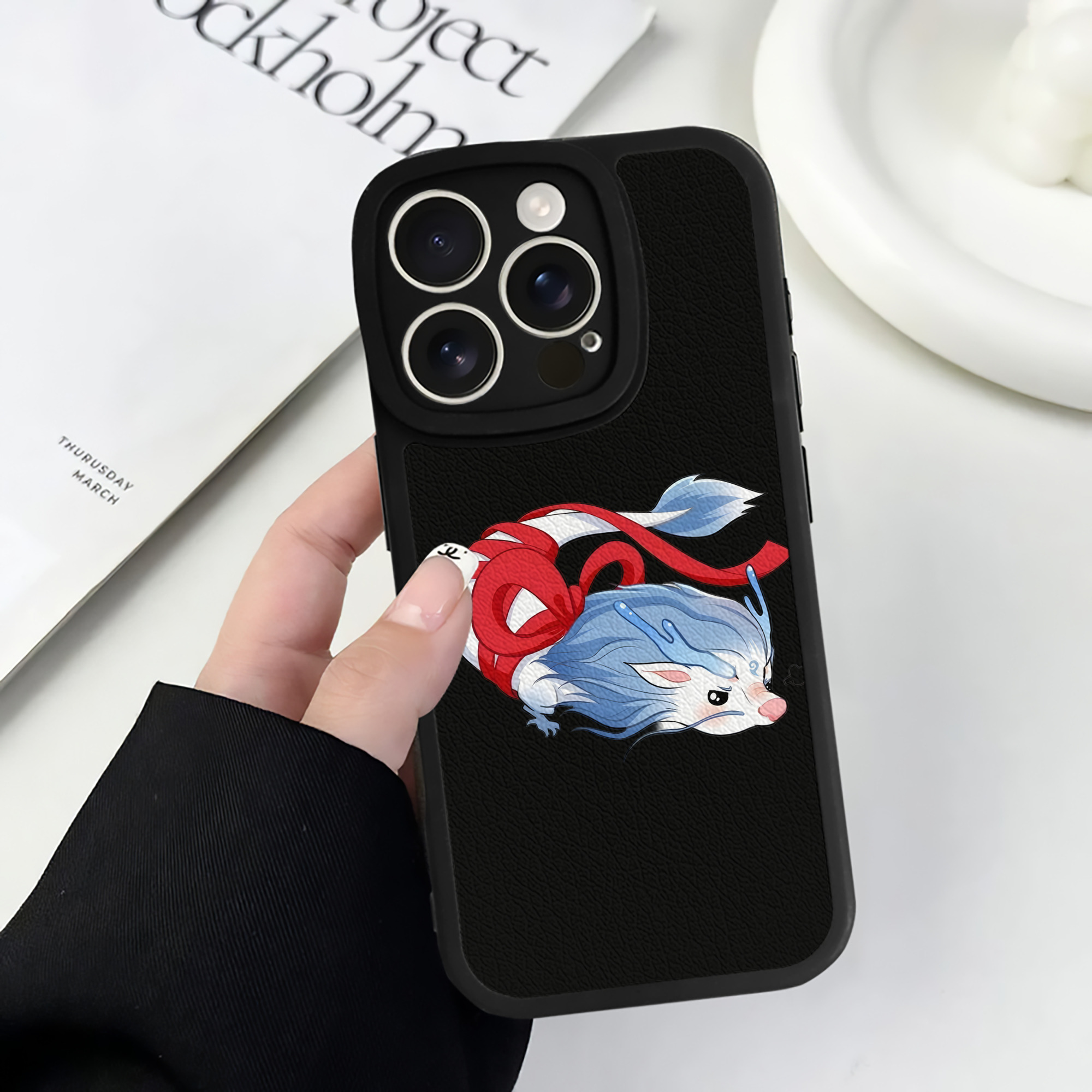 （画像用） Ne Zha 2 ナタ 魔童の大暴れ 【iPhone 16シリーズ対応】シリコンスマホケース（レザー調） 材質：シリコン